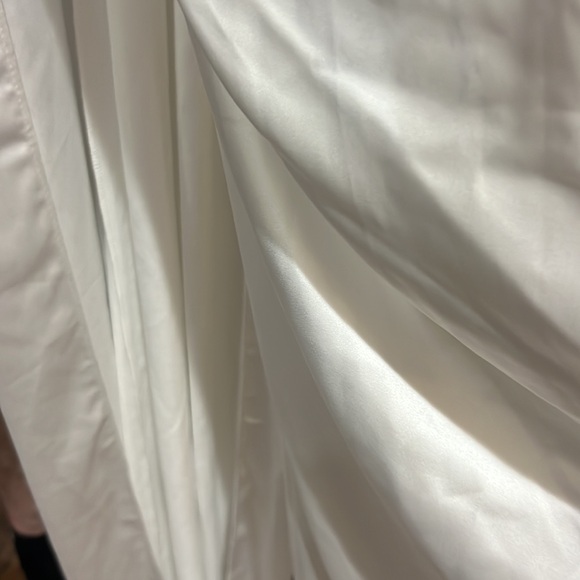 GATHERED ONE SHOULDER SATIN FAUX WRAP GOWN new with tag size 6 - Picture 7 of 10